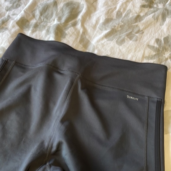 XL Adidas track pants - Picture 4 of 4